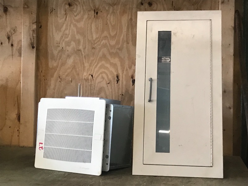 lot 27 image: Exhaust Fan & Wall Cabinet