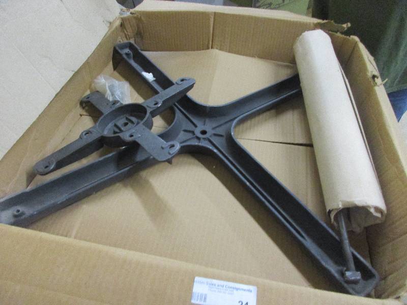 lot 24 image: New Kids Table Base