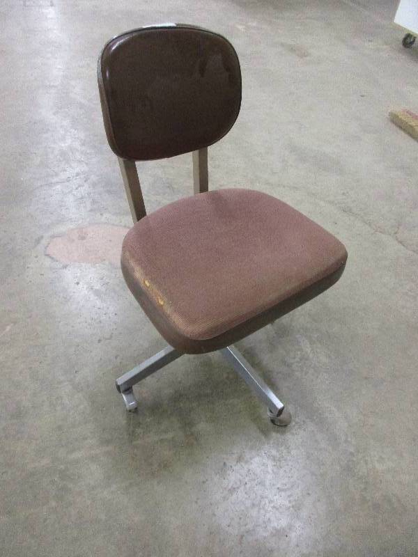 lot 29 image: Antique Office Chair