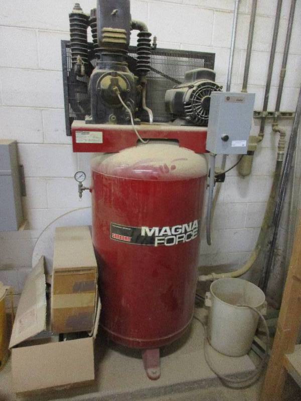 lot 30 image: Sanborn air compressor