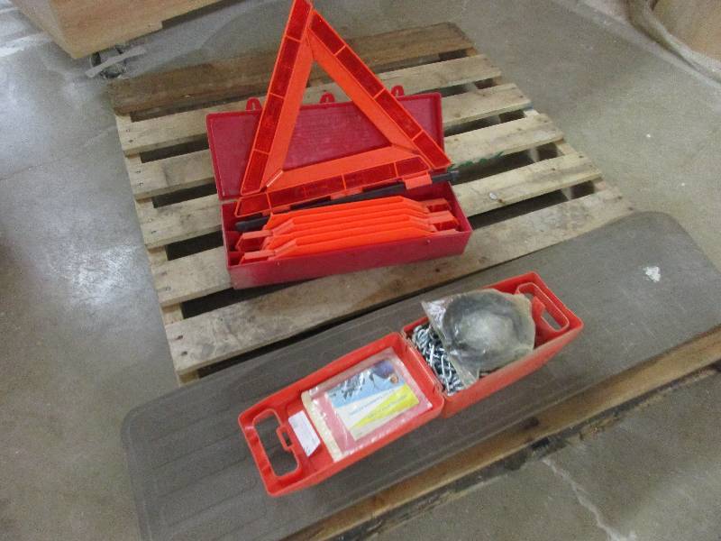 lot 32 image: Safety Triangles and road chains