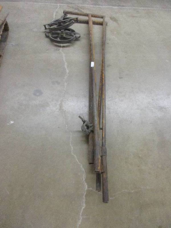 lot 40 image: Scaffold Pulley Brackets