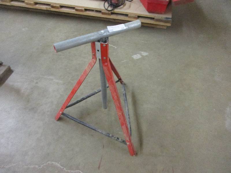 lot 44 image: Material Stand