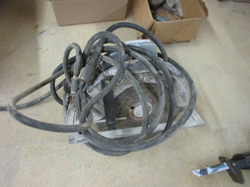 lot 54 image: Cement Skil Saw