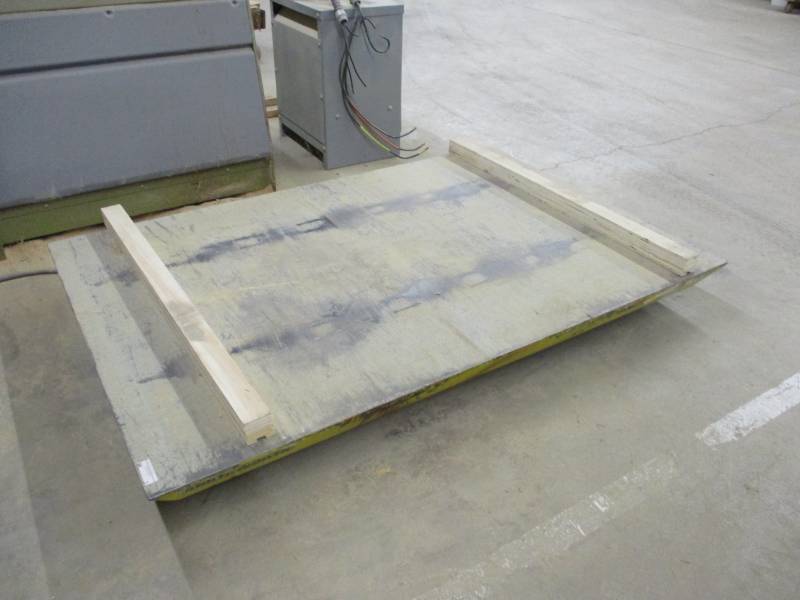 lot 2 image: Lift Table