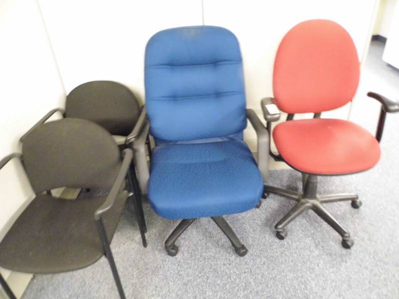 lot 5 image: Lot of 4 Chairs