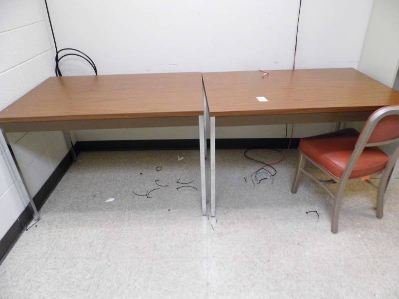 lot 7 image: Tables - Chair - Cabinet