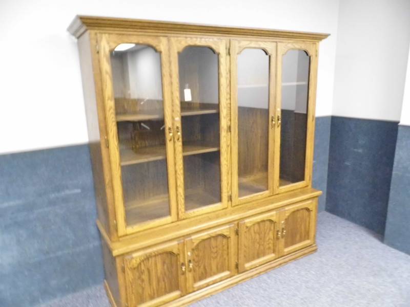lot 8 image: China Cabinet Display Cabinet