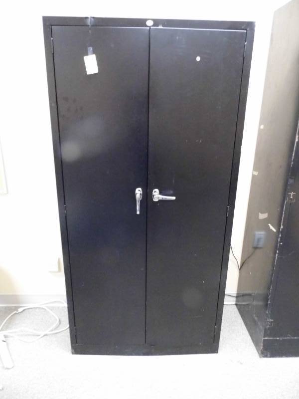 lot 18 image: Cabinet