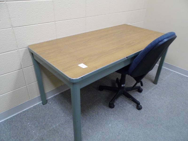 lot 20 image: Table w Chair
