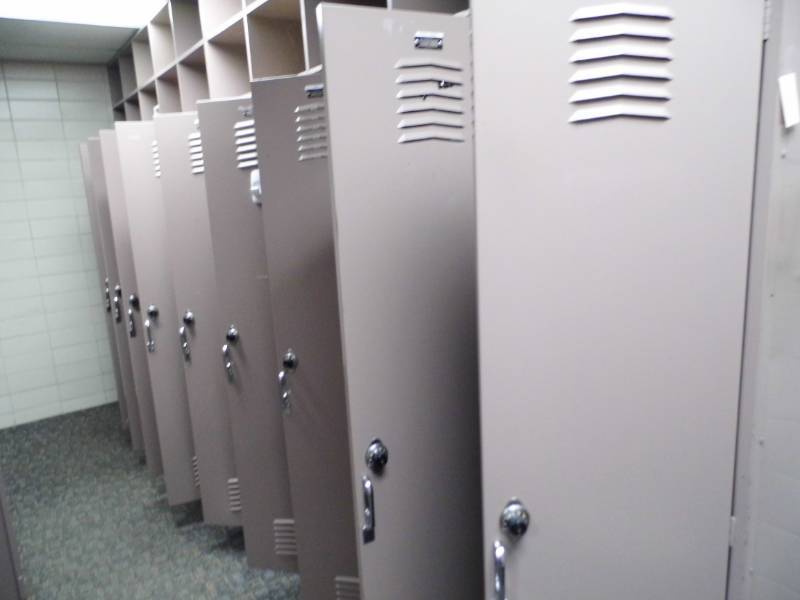 lot 26 image: Set of 10 Lockers w combinations