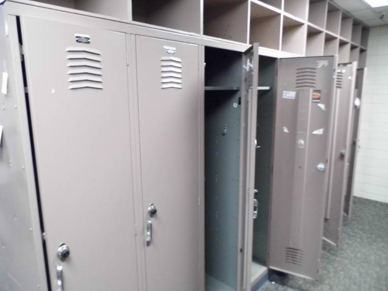 lot 27 image: Set of 20 Lockers w combinations