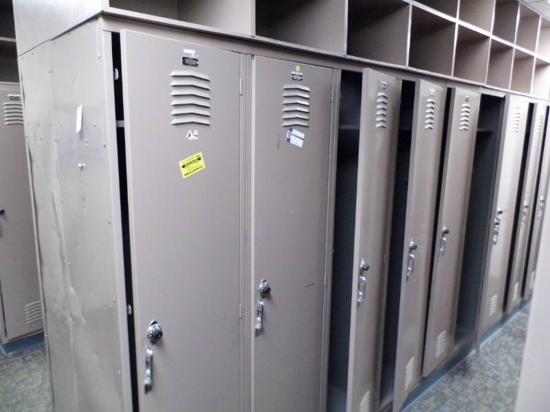 lot 28 image: Set of 20 Lockers w combinations
