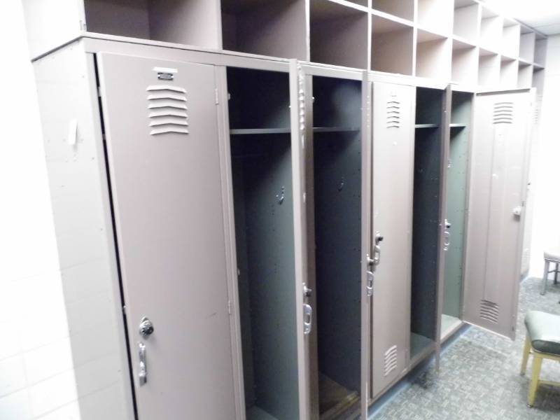 lot 29 image: Set of 10 Lockers w combinations