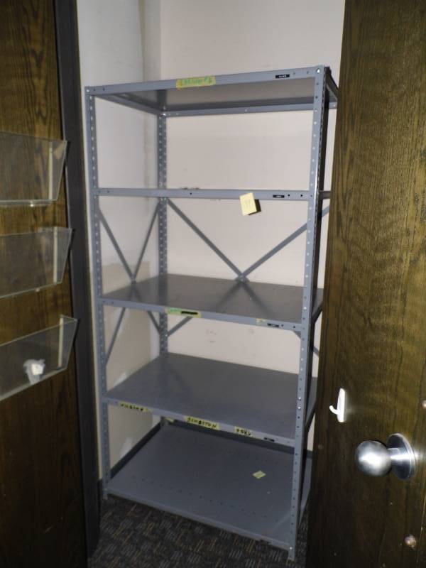 lot 39 image: Metal Shelf