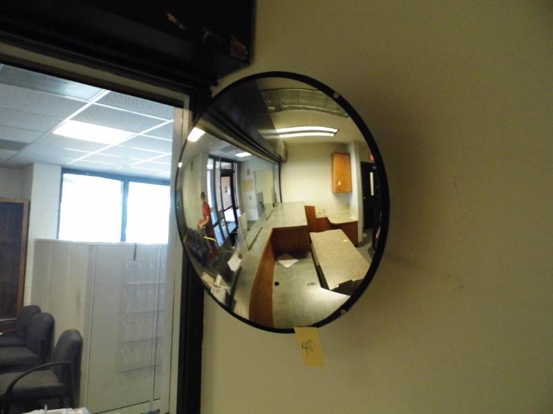 lot 48 image: Round Mirror