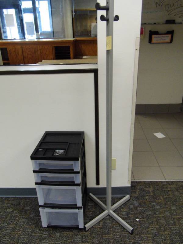 lot 50 image: Organizer - Coat Rack
