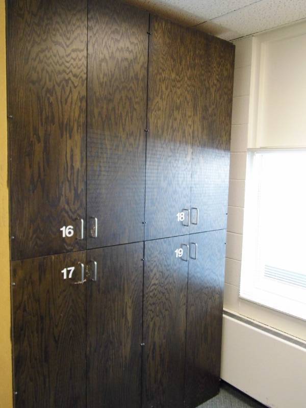 lot 55 image: Cabinets