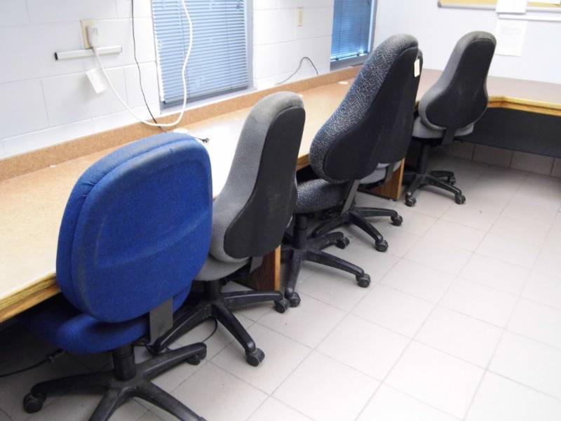 lot 58 image: Lot of 4 Chairs - 2 Bulletin Boards