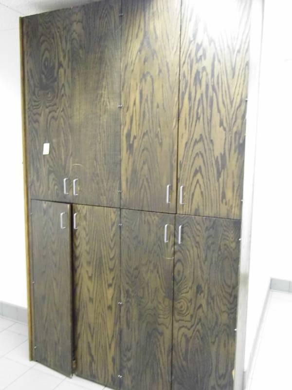 lot 60 image: Cabinets