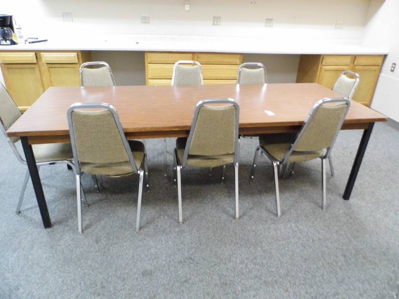 lot 76 image: Table wChairs