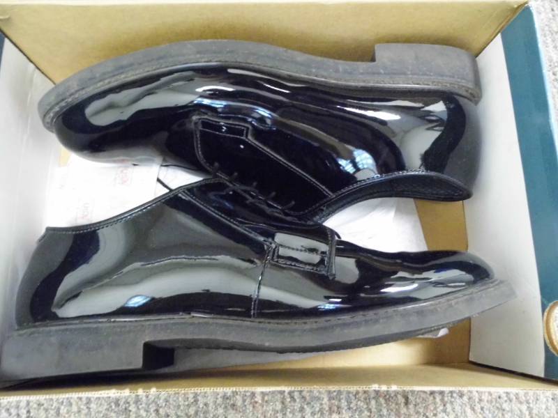 lot 99 image: Bates Shoes