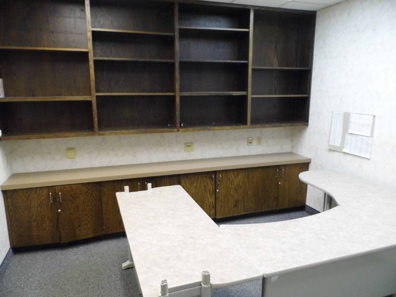 lot 115 image: Base Cabinet - Hanging Cabinets - Desk w File