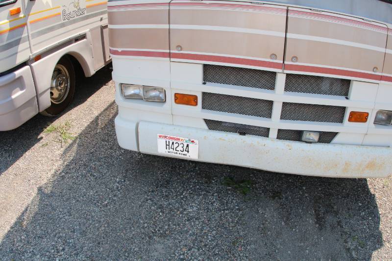 lot 0007 image: 1990 Fleetwood Flair 29E Class A Motorhome
