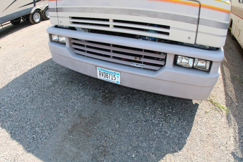 lot 0017 image: 1993 Fleetwood Bounder 37 Class A Motorhome