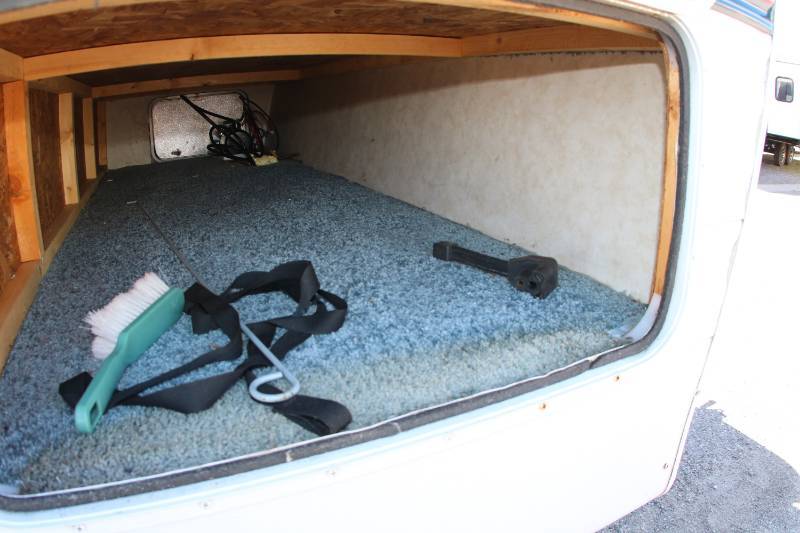 lot 0016 image: 2000 Damon Hornet 31F Travel Trailer