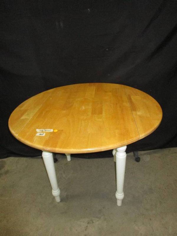 lot 8 image: Table, Sides Fold Down, 40 12 Round with Sides Up