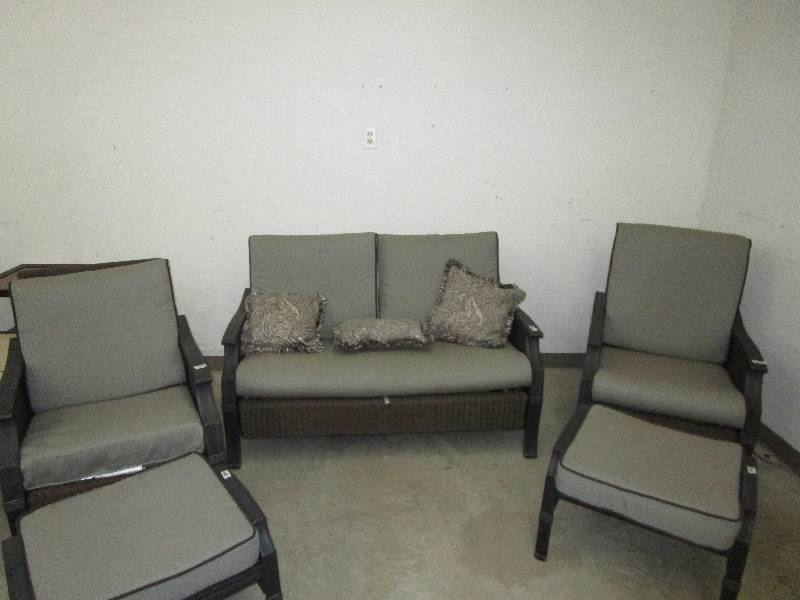 lot 10 image: 5 Piece Hampton Bay Wicker Patio Set
