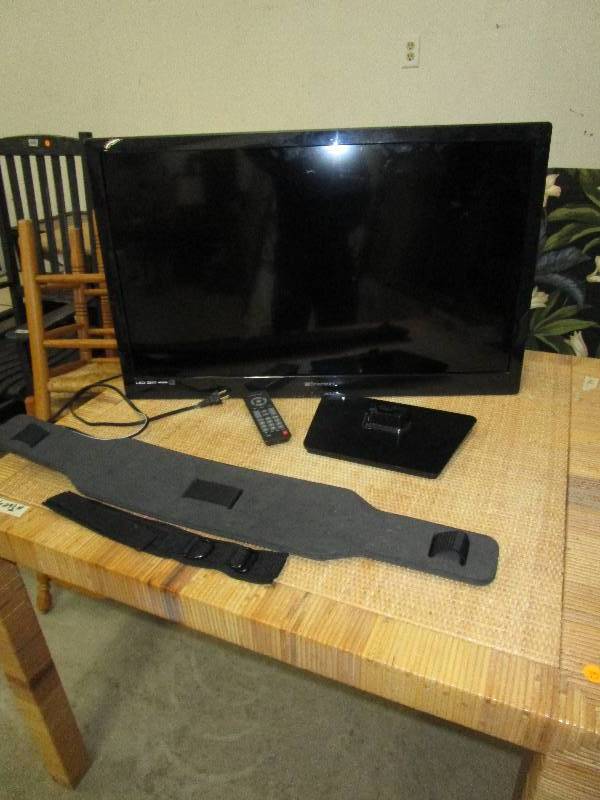 lot 18 image: 32 Emerson TV with Remote