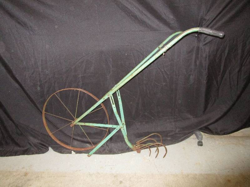 lot 24 image: Hand Plow