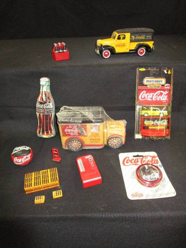 lot 29 image: Old Collectable Coca Cola Items