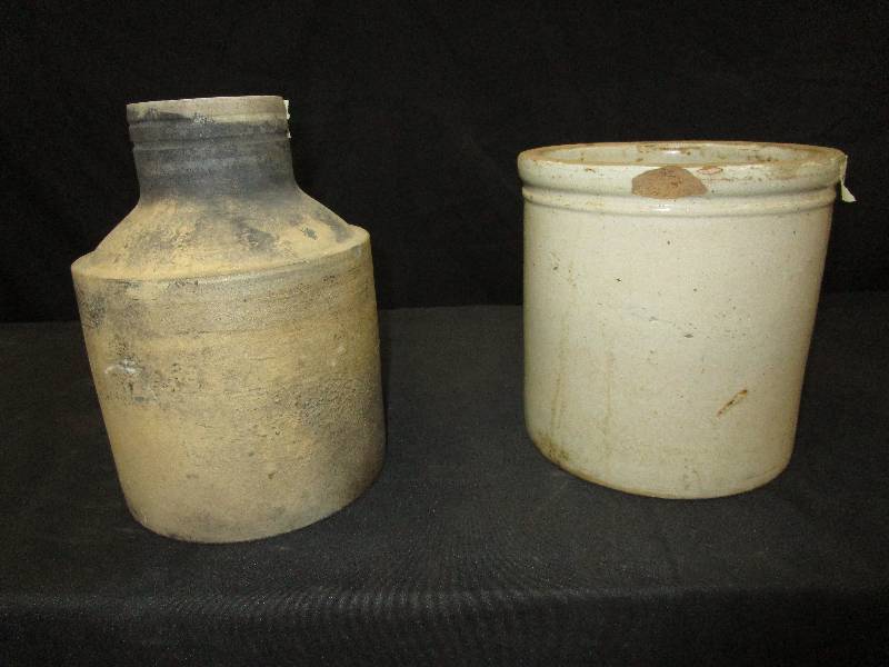 lot 40 image: 2 Containers