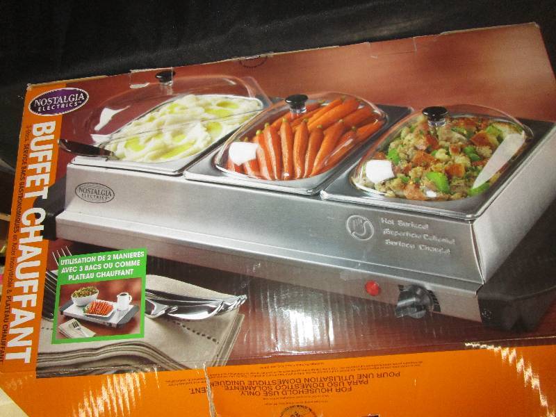 lot 55 image: Nostalgia Electric 3 Station Buffet Warmer