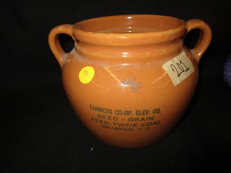 lot 71 image: Farmers Coop Bean Pot Feed Twine Coal