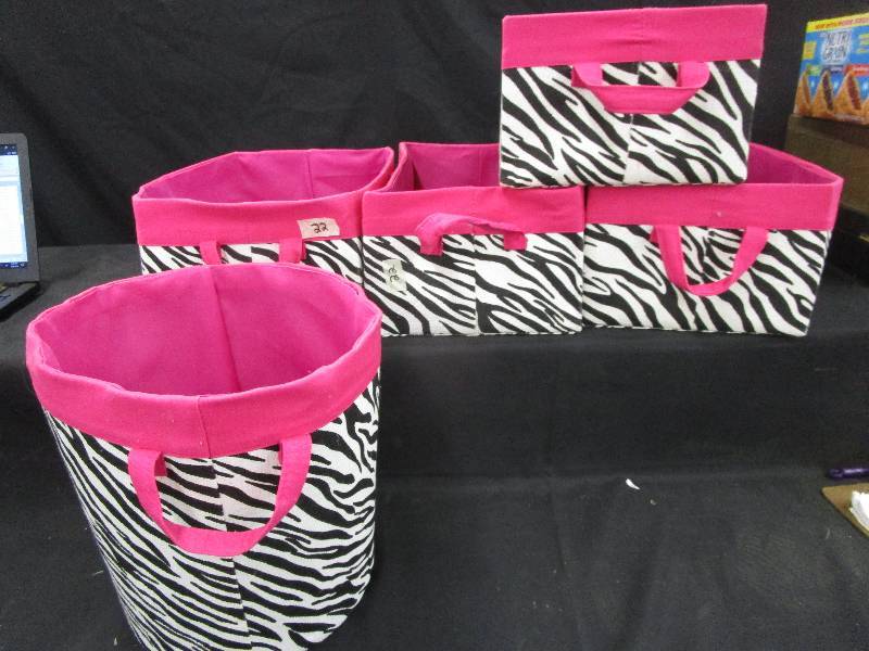 lot 77 image: 5 Zebra Bins