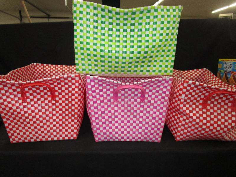lot 78 image: 4 Organizer Baskets