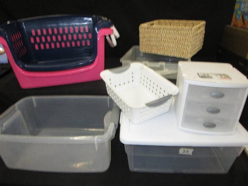 lot 79 image: 8 Organizing Bins