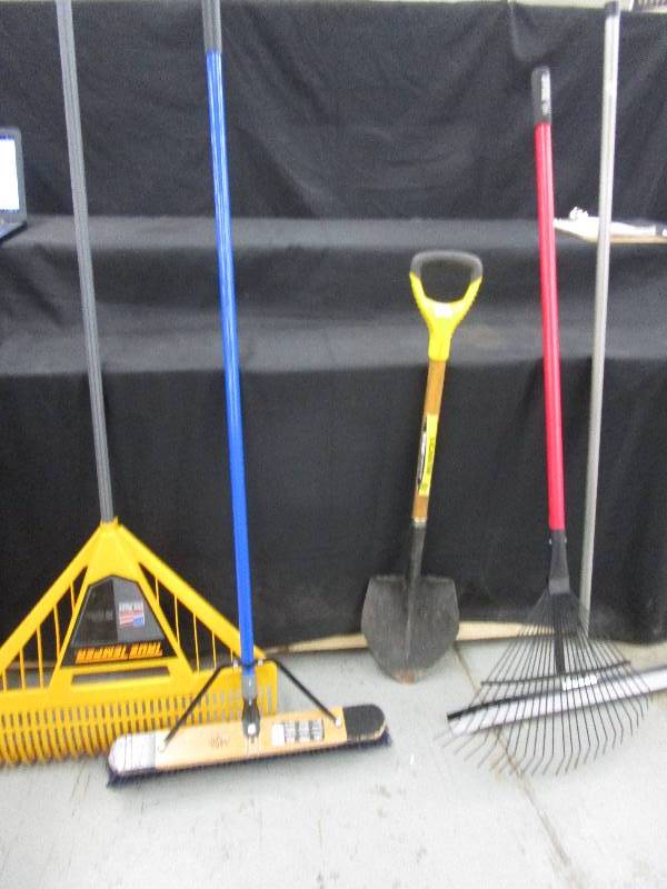 lot 83 image: 5 Yard Garage Tools Including 2 Rakes, Broom, Shovel