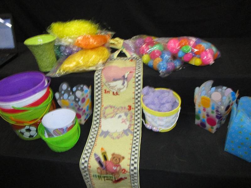 lot 86 image: Lots of Easter Stuff (See Pictures)