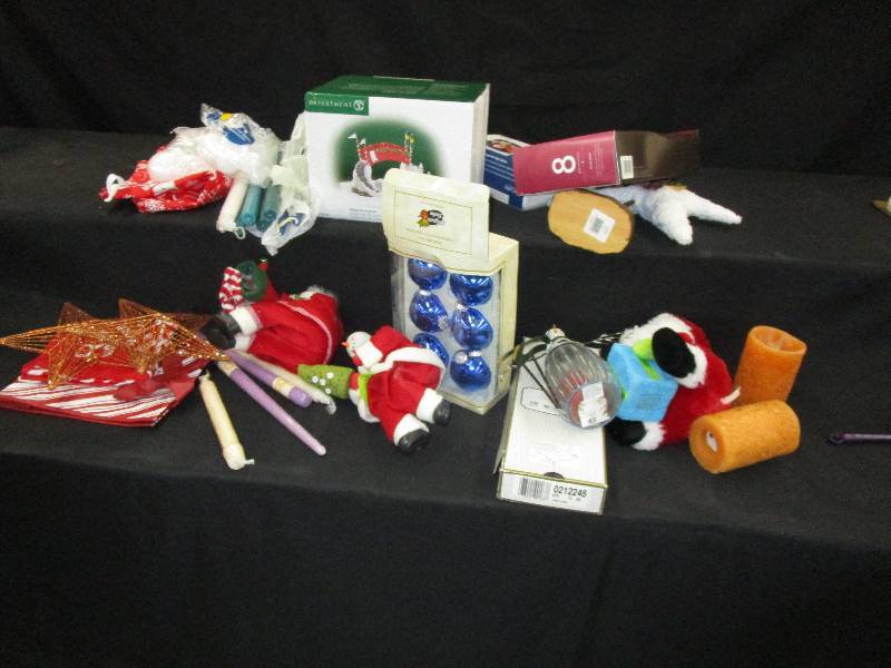 lot 89 image: Christmas Items