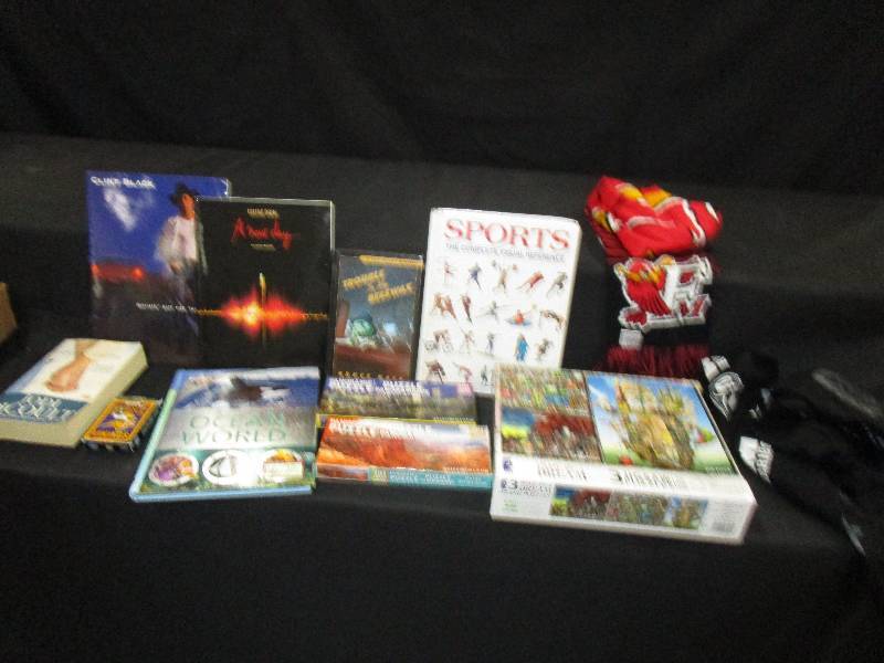 lot 99 image: Puzzles and Books (See Pictures)