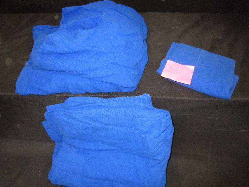 lot 105 image: Flannel Twin Sheet Set