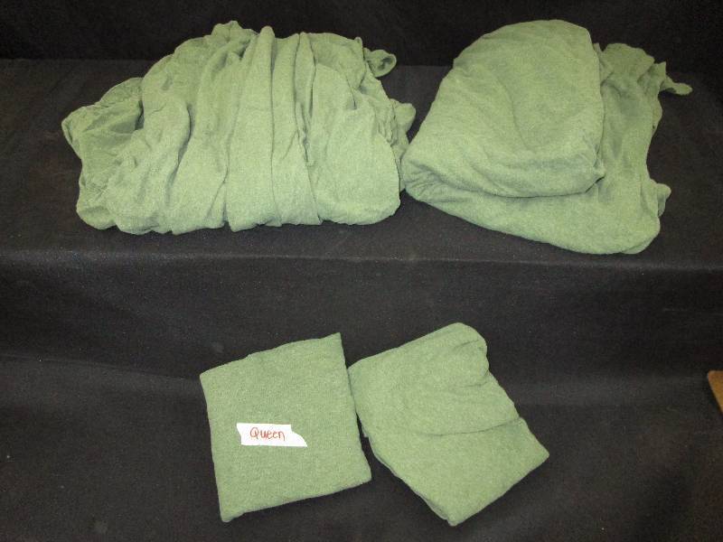 lot 109 image: Queen Flannel Sheet Set