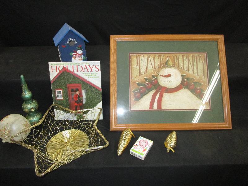lot 133 image: Christmas Decor, Picture, Bird House, Basket, Book