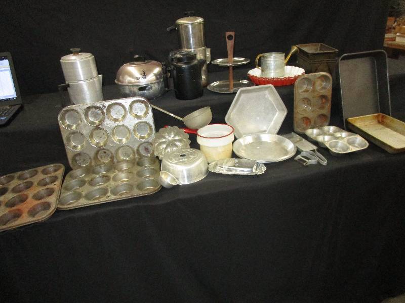 lot 137 image: Various Old Kitchen Items, See Pictures