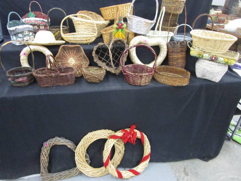 lot 141 image: Tons of Baskets